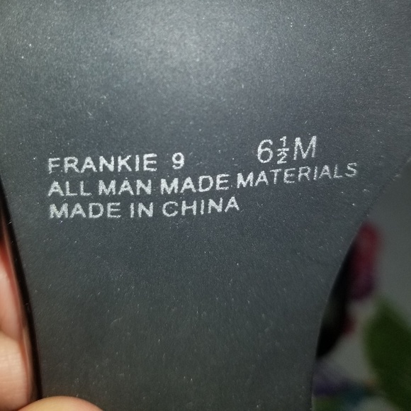 NEW Rampage Frankie 9 Black Slip Ons with Heel - Picture 6 of 6